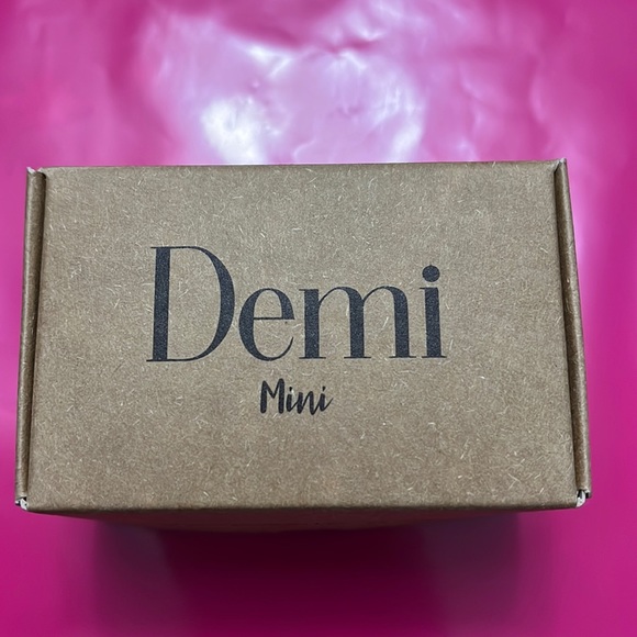 Demi Candle Mini NEW BNIB body shaped - Picture 1 of 4